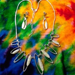 Silver & Light Green Oval Pendants Necklace